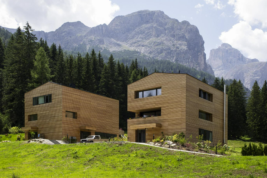 Moderne Wohnungen aus Holz in den Bergen
